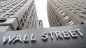 Letrero de Wall Street en el distrito financiero de Nueva York Letrero de Wall Street en el distrito financiero de Nueva York