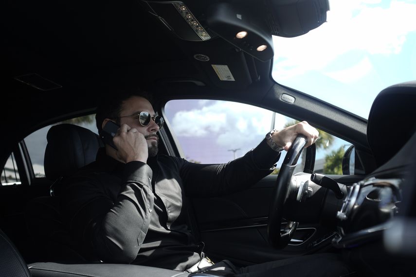 Nacido y criado en Nueva York, el Dr. Ray López posee una licenciatura en Biología con especialización en salud y química de la Universidad de Houston, Texas.