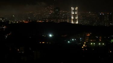 Fotografía del domingo 10 de marzo que muestra un sector de la ciudad de Caracas afectado por el apagón más largo de la historia de Venezuela.