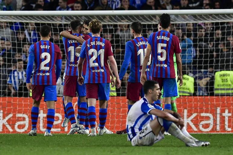 El Barcelona retrasa el título del Real Madrid