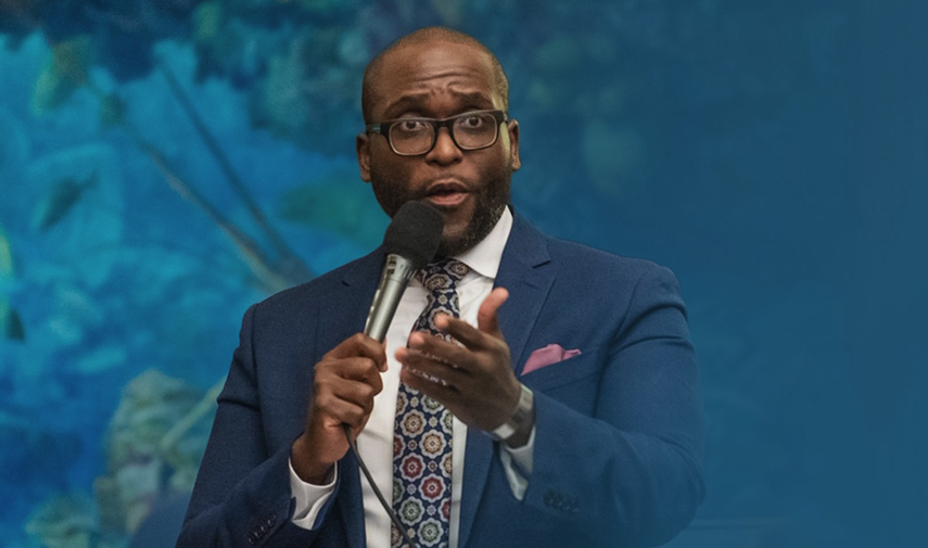 Shevrin Jones es actualmente senador estatal por el partido demócrata.&nbsp;