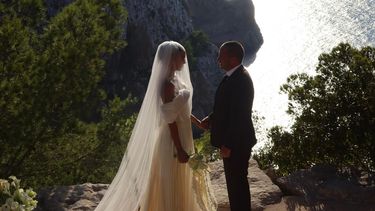 La cantante venezolana Manu Manzo y el empresario Moksha Fitzgibbon.