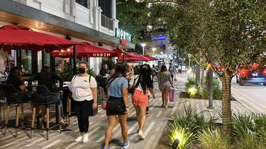 En Brickell restaurantes y terrazas reciben cientos de comensales.