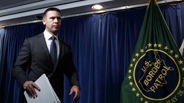Kevin McAleenan, secretario interino de Seguridad Nacional, sale de una conferencia de prensa en Washington el viernes 28 de junio de 2019.