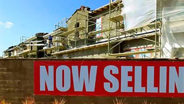 El ritmo de construcción de casas sube un 9,3% en EEUU. Promoción de casas en construcción en EEUU. (Foto AP).