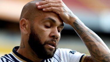 El futbolista Dani Alves hace un gesto durante un partido del Torneo Apertura del fútbol mexicano, el 4 de septiembre de 2022.