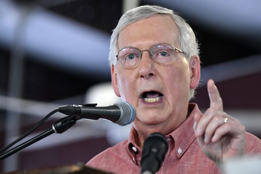 En esta fotografía del sábado 3 de agosto de 2019, el líder de la mayoría en el Senado, el republicano Mitch McConnell, habla ante una audiencia en Fancy Farm, Kentucky.&nbsp;