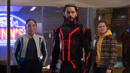 La virtualidad invade el mundo real en&nbsp;Tron: Ares.&nbsp;