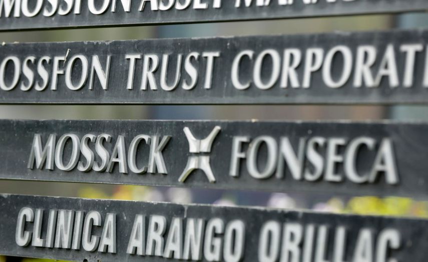 En esta fotografía de archivo del 4 de abril de 2016, una marquesina del edificio Arango Orillac muestra la firma de abogados Mossack-Fonseca, en la ciudad de Panamá, involucrada en el escándalo de los Panamá Papers.