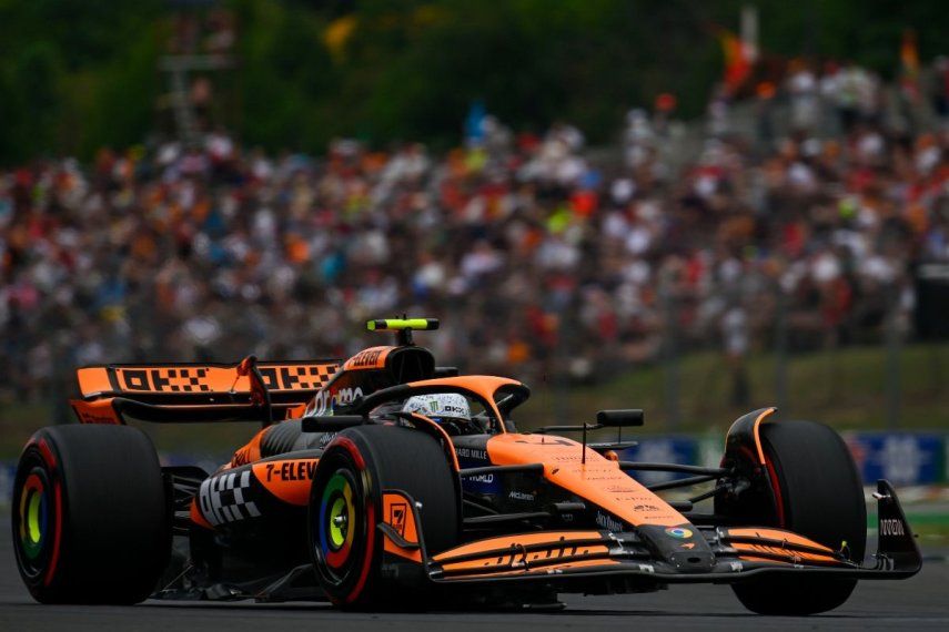 El piloto británico de McLaren, Lando Norris, maniobra su auto en la tercera práctica antes del Gran Premio de Hungría, el sábado 20 de julio del 2024.