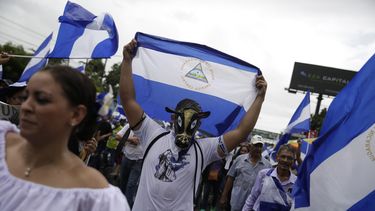 Cientos de personas participan en una multitudinaria marcha en rechazo a Daniel Ortega.&nbsp;