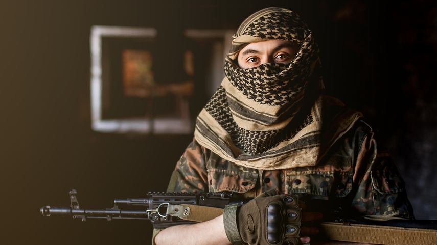 Talibanes prohíben música en los autos y llevar a mujeres sin hiyab