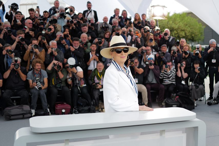 La actriz estadounidense Meryl Streep posa durante una sesión fotográfica antes de recibir la Palma de Oro Honoraria en la 77a edición del Festival de Cine de Cannes en Cannes, sur de Francia, el 14 de mayo de 2024.