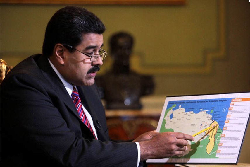Presidente Maduro señalando la zona conocida como el Esequibo, que es reclamada por Venezuela. (AVN)