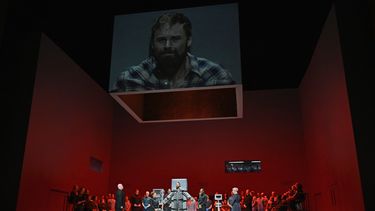 Los cantantes de ópera Joyce DiDonato y Ryan McKinny actúan durante el ensayo general de Dead Man Walking en la Ópera Metropolitana de Nueva York el 22 de septiembre de 2023.