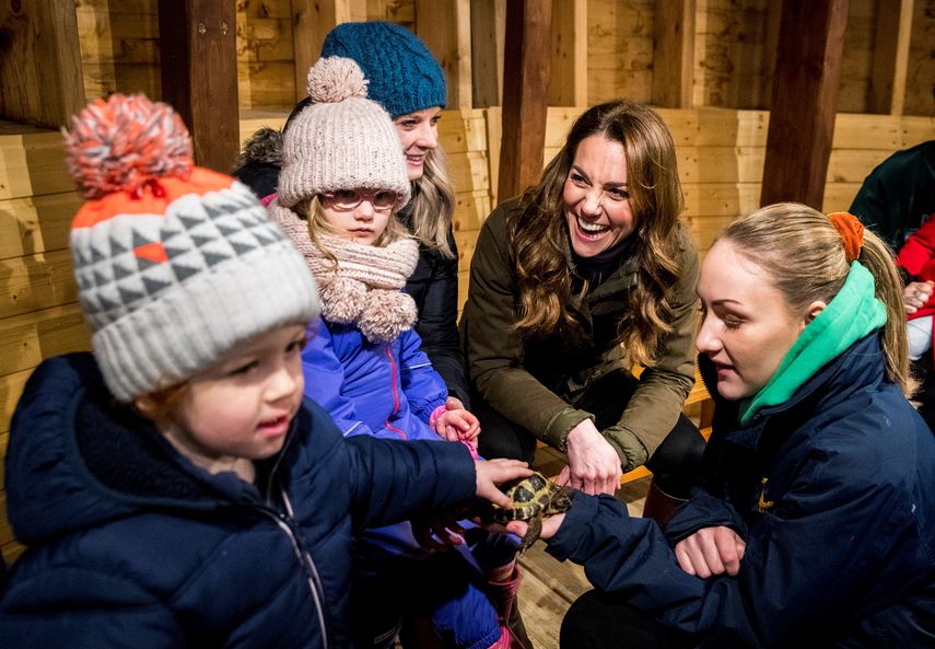 En esta imagen, Kate Middleton visita la Ark Open Farm, una finca ubicada en las cercan&iacute;as de Belfast, ciudad entre el Reino Unido y el norte de Irlanda.&nbsp;