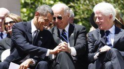 El expresidente Barack Obama, el exvicepresidente Joe Biden y el expresidente Bill Clinton en un servicio en memoria del senador Robert Byrd, 2 de julio de 2010, en el Capitolio de Virginia Occidental. 