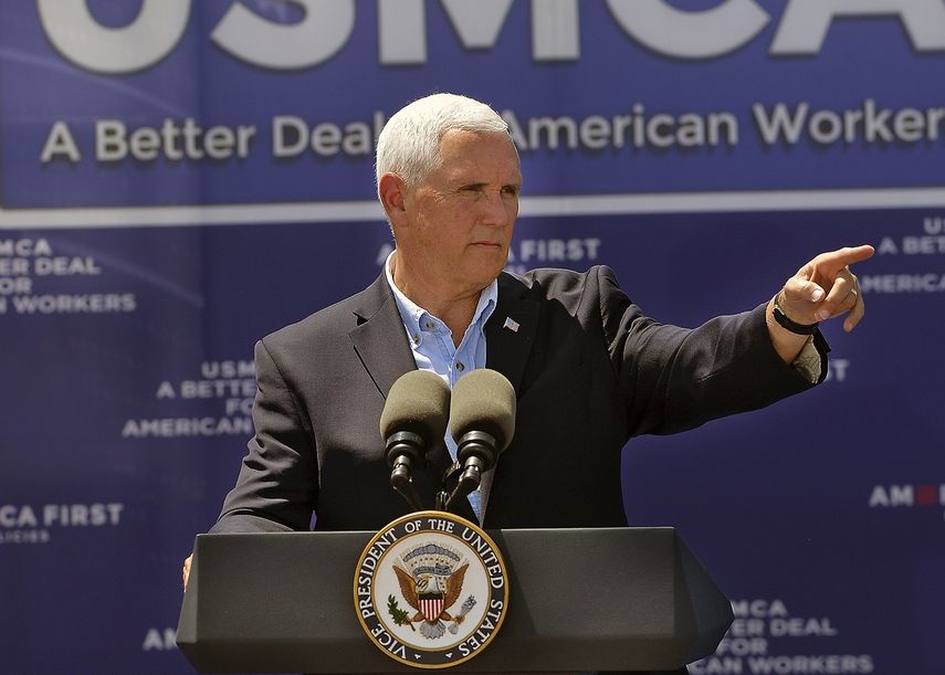 El vicepresidente Mike Pence pronuncia un discurso en la empresa Elite Well Services en Artesia, Nuevo México, el miércoles 21 de agosto de 2019. (Jim Thompson/The Albuquerque Journal vía AP)