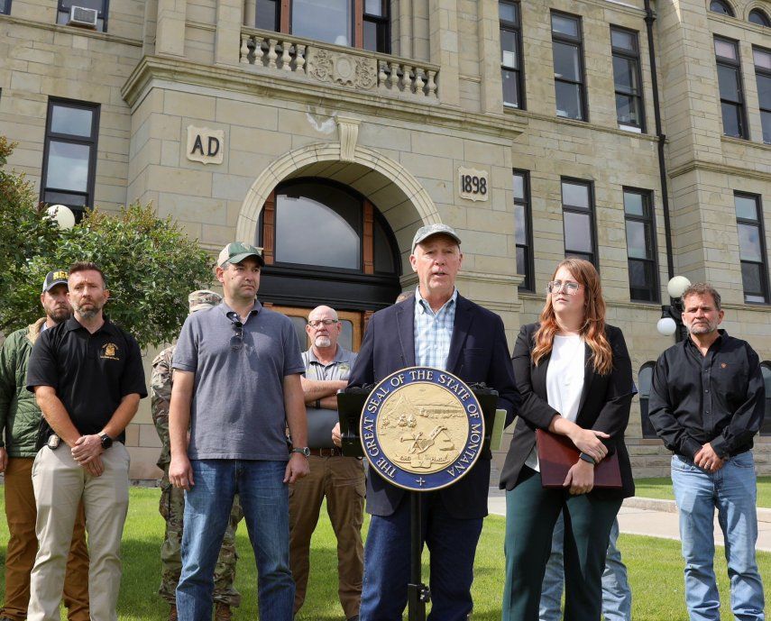 El gobernador de Montana, Greg Gianforte, durante una conferencia de prensa.&nbsp;