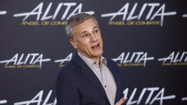 El actor austríaco, amable y sonriente durante toda la entrevista, confiesa que no tiene ni idea de manga, pero que le interesó del proyecto el hecho de que, aunque habla del futuro, resuena en el presente.