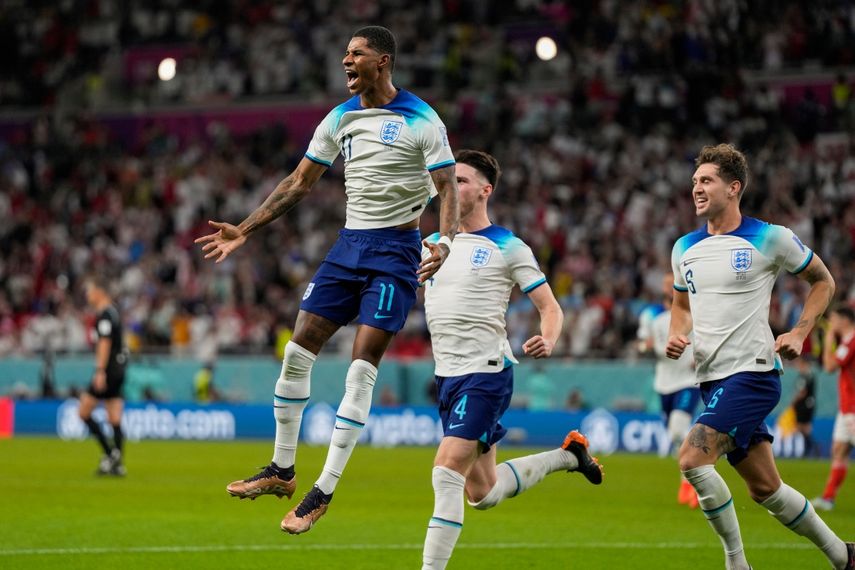 Marcus Rashford salta al celebrar el primer gol de Inglaterra ante Gales en el partido por el Grupo B del Mundial, el martes 29 de noviembre de 2022, en Doha, Catar.&nbsp;