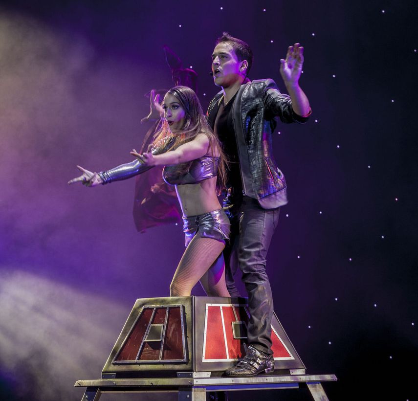 Javi Cruz y Anahí en pleno show.&nbsp;