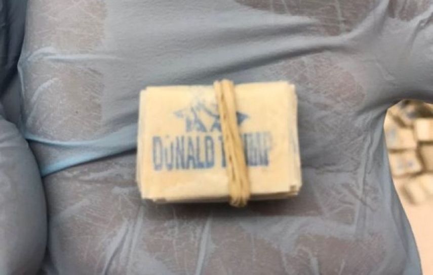 Un empleado de la oficina postal descubrió la droga y alertó de inmediato a la oficina del alguacil.