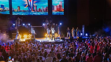 El cantante y compositor cubano Leoni Torres se presenta en el James L. Knight Center.