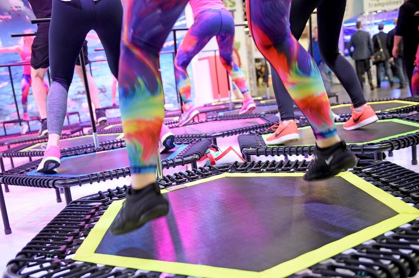 Al tener cada alumno una colchoneta, puede decidir qué intensidad darle a los ejercicios.&nbsp;