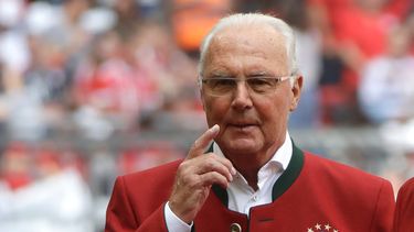 En esta foto del sábado 20 de mayo de 2017, la leyenda del fútbol alemán Franz Beckenbauer previo a un partido del Bayern Múnich contra Freiburgo en la Bundesliga.&nbsp;