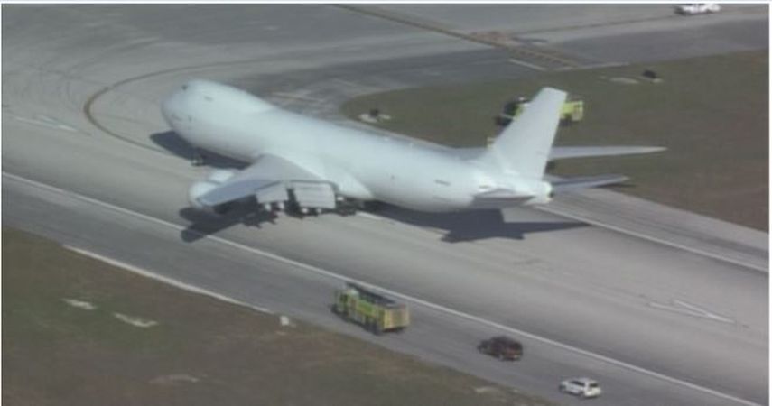 Al avión de Atlas Air le estallaron las llantas  (CORTESÍA)