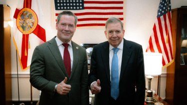 Mike Waltz, asesor de Seguridad Nacional de la administración de Donald Trump, y el presidente electo de Venezuela, Edmundo González Urrutia.