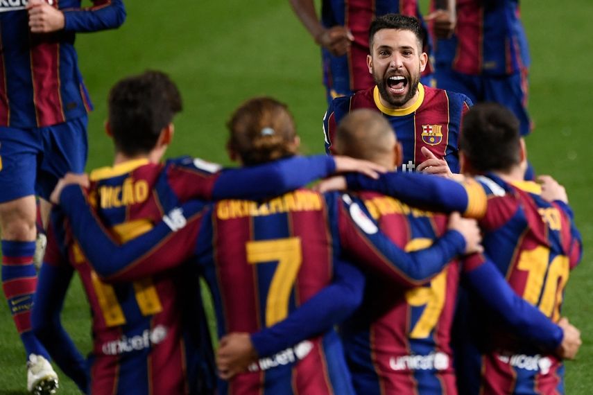 Los jugadores del Barcelona celebran su tercer gol anotado por el delantero danés del Barcelona Martin Braithwaite&nbsp;&nbsp;
