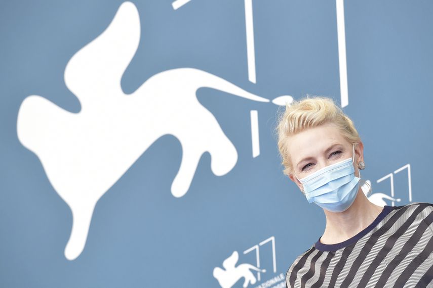 &nbsp;La presidenta del jurado, Cate Blanchett, posa durante una sesión de fotos el día inaugural de la 77ma edición Festival de Cine de Venecia, el miércoles 2 de septiembre del 2020 en Venecia, Italia.&nbsp;