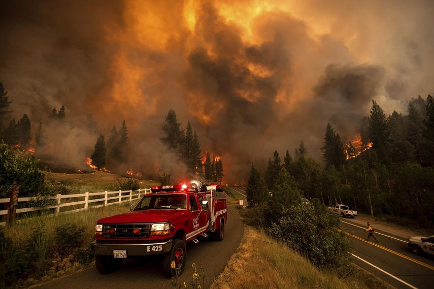 Gran incendio forestal continúa su avance en Oregon