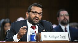 El director del Buró Federal de Investigaciones Kash Patel, celebró la extradicción de Enrique Martínez Flores (AFP) El director del Buró Federal de Investigaciones Kash Patel, celebró la extradicción de Enrique Martínez Flores (AFP)
