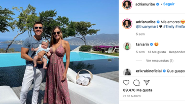 Adrian Uribe junto a su familia.