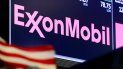 En esta foto de archivo del 23 de abril de 2018, el logotipo de ExxonMobil aparece sobre un puesto de negociación en el piso de la Bolsa de Valores de Nueva York.  