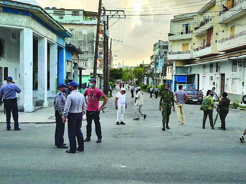 Oficiales de la Policía acataron la orden de combate dada por Díaz-Canel