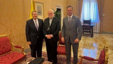 El embajador de EEUU ante la Santa Sede, Brian Burch, y el jefe de misión de la embajada de EEUU en Cuba, Mike Hammer, se reunieron con el arzobispo Paul Richard Gallagher de la Santa Sede para discutir la situación deteriorada en Cuba y el importante papel de la Iglesia.