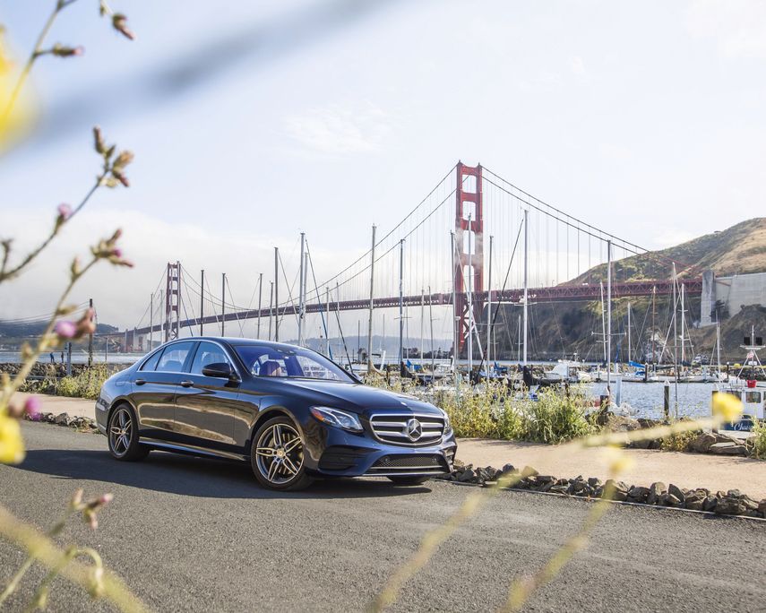 El nuevo Mercedes Benz modelo E-30 recorre 22 millas con un galón de gasolina en ciudad.