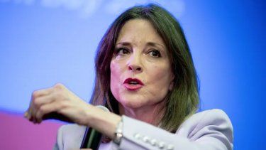 Marianne Williamson, autora de exitosos libros sobre espiritualidad y bienestar, anuncia que se postula para las primarias del Partido Demócrata por la Casa Blanca.