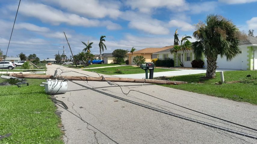 Afectaciones en el tendido eléctrico en Port Charlotte.