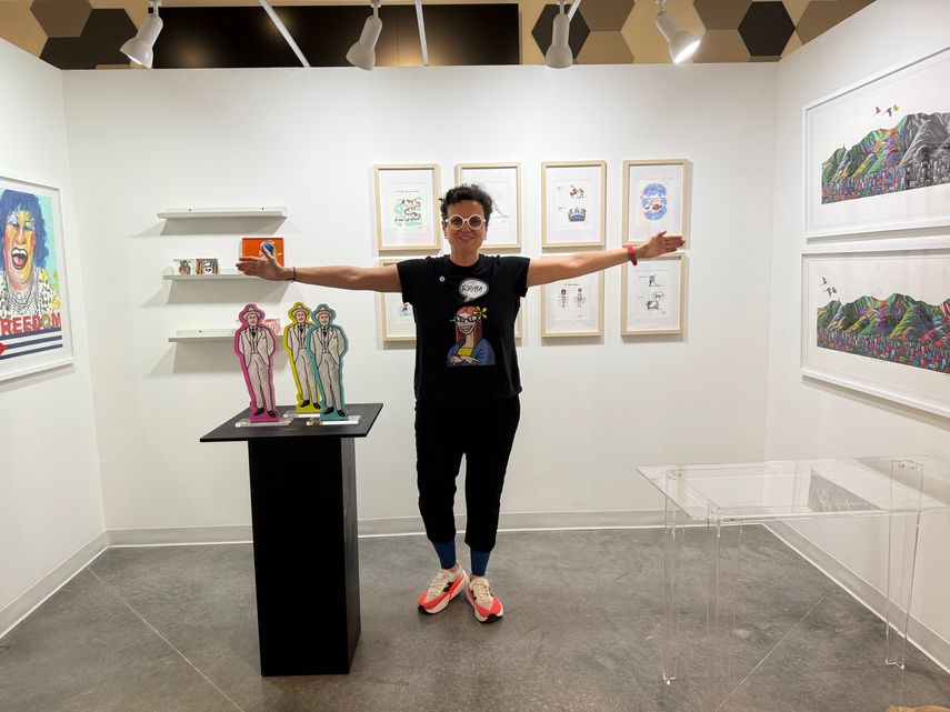 Muestra de la caricaturista venezolana Rayma en la tercera edición de la Feria Internacional de Arte de Doral.&nbsp;