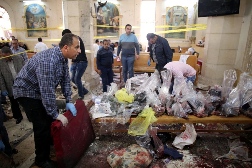 El primer ataque fue dirigido contra el templo de San Jorge, en la ciudad de Tanta, a 120 kilómetros al norte de El Cairo, donde los fieles participaban en una misa con motivo de la celebración del Domingo de Ramos, que marca el comienzo de la Semana Santa