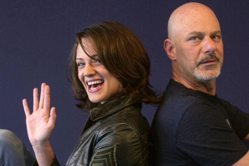 La actriz italiana Asia Argento posa junto al director de cine estadounidense Rob Cohen, a quien ha acusado de abuso sexual.