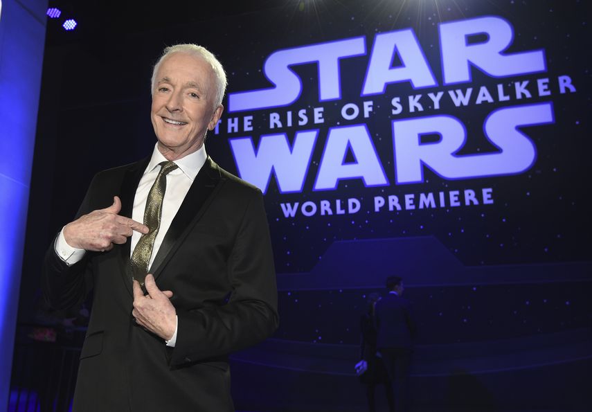Anthony Daniels llega al estreno mundial de Star Wars: The Rise of Skywalker el lunes 16 de diciembre del 2019 en Los &Aacute;ngeles.