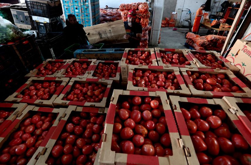 Cajas de tomates en el Mercado Central de Abastos en Guadalajara, estado de Jalisco, México.