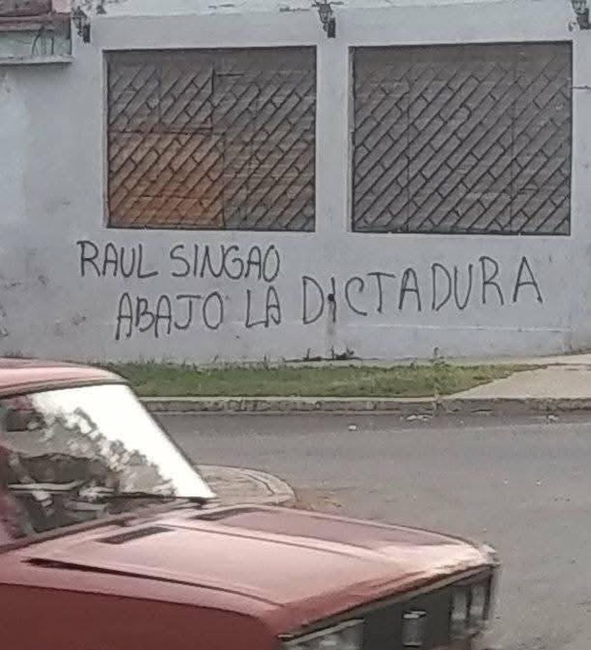 Cartel contra régimen en Cuba.