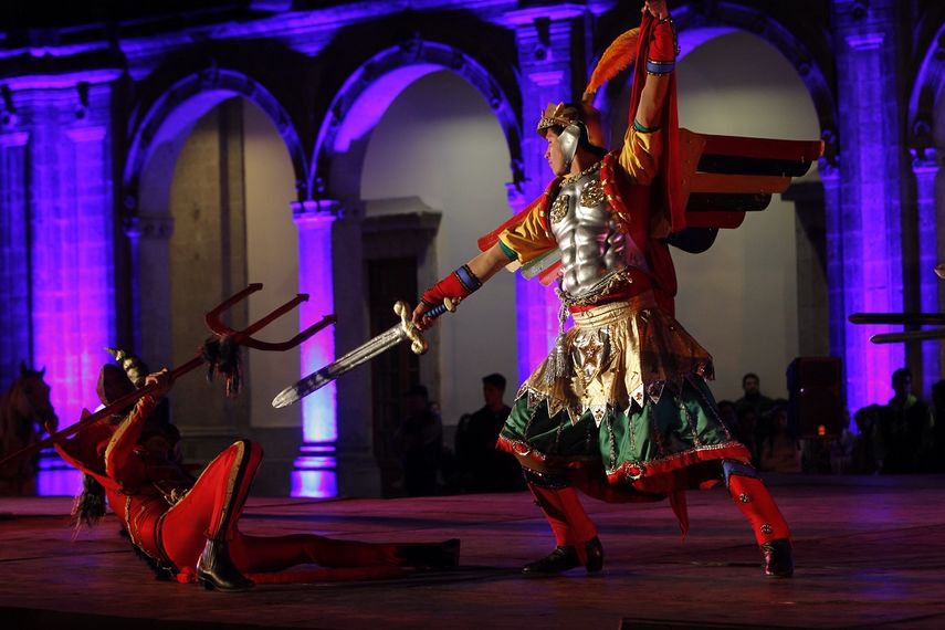 El Castillo de Chapultepec, sede del Museo Nacional de Historia de México, acoge esta temporada una las tradiciones mexicanas navideñas más coloridas a cargo del Ballet Folklórico de Amalia Hernández.&nbsp;